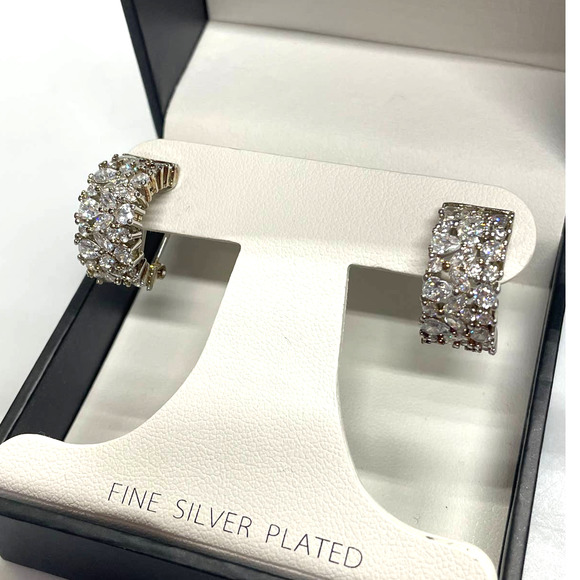 NEW Olivia & Jackson Fine Silver Plated Gold Tone Crystal Earrings - Picture 2 of 7